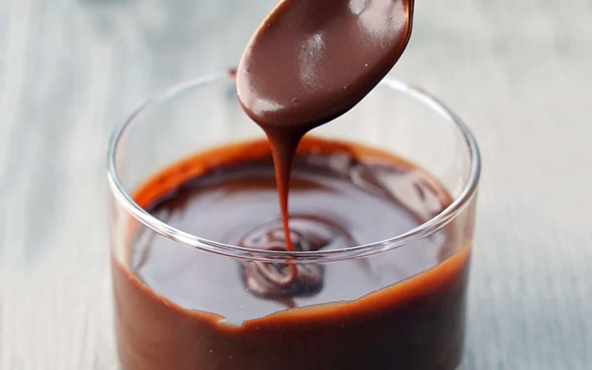 طرز تهیه سس نوتلا برای کیک